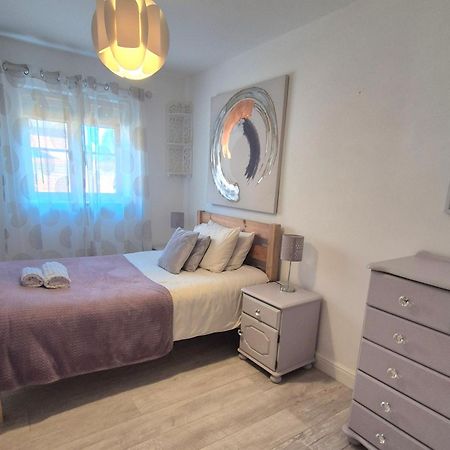 Spacious Two Bedroom Apartment With One Parking Space Thame Bagian luar foto